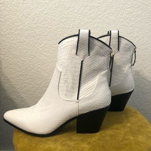 JustFab White Croc Boots Size 9